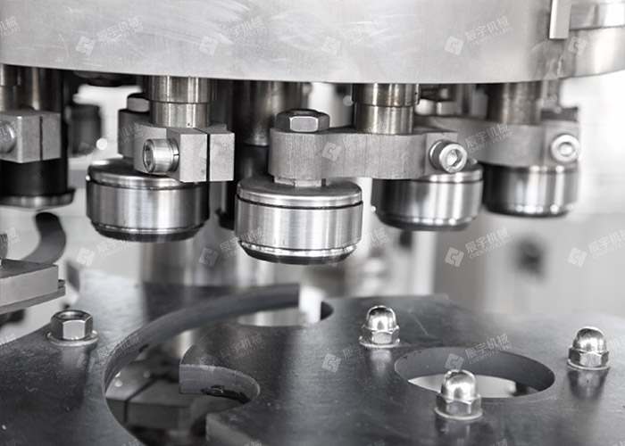 易拉罐啤酒/含汽飲料灌裝機(jī) 易拉罐啤酒/含汽飲料灌裝機(jī)